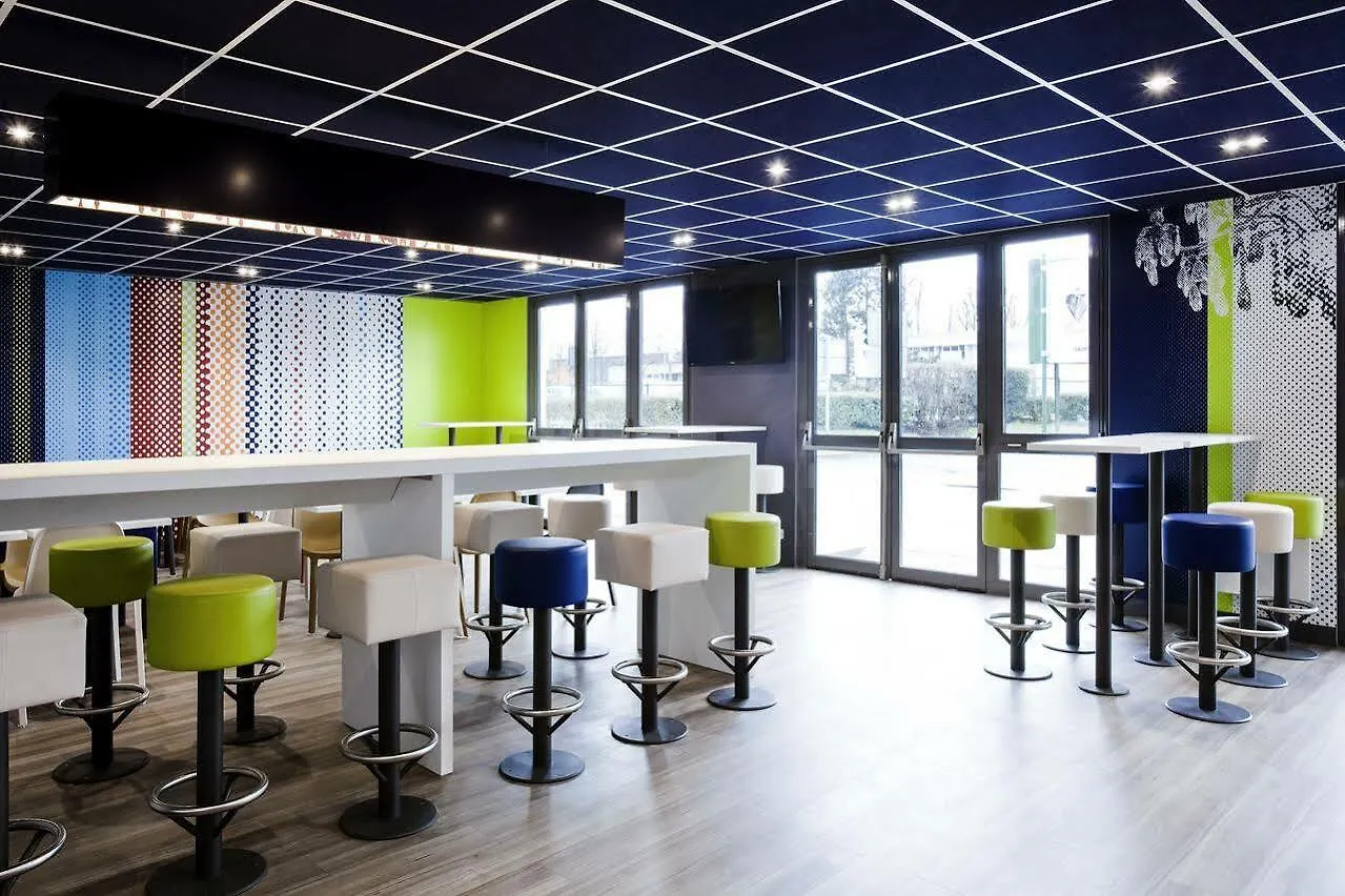Ibis Budget Grigny Centre Hotel 2*